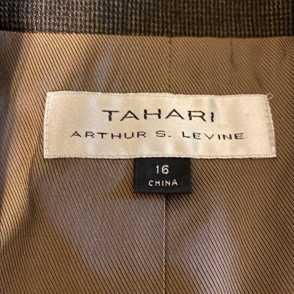 Tahari by Arthur S. Levine - Woman’s dressy brown jacket, Size: 16 - Picture 4 of 7